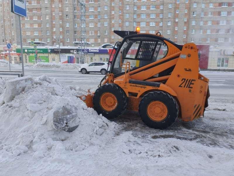 Фото Уборка снега в Томске 3